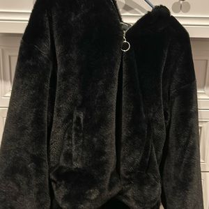 Black Fluffy Medium forever 21 Jacket 🖤🖤 Never worn Brand New